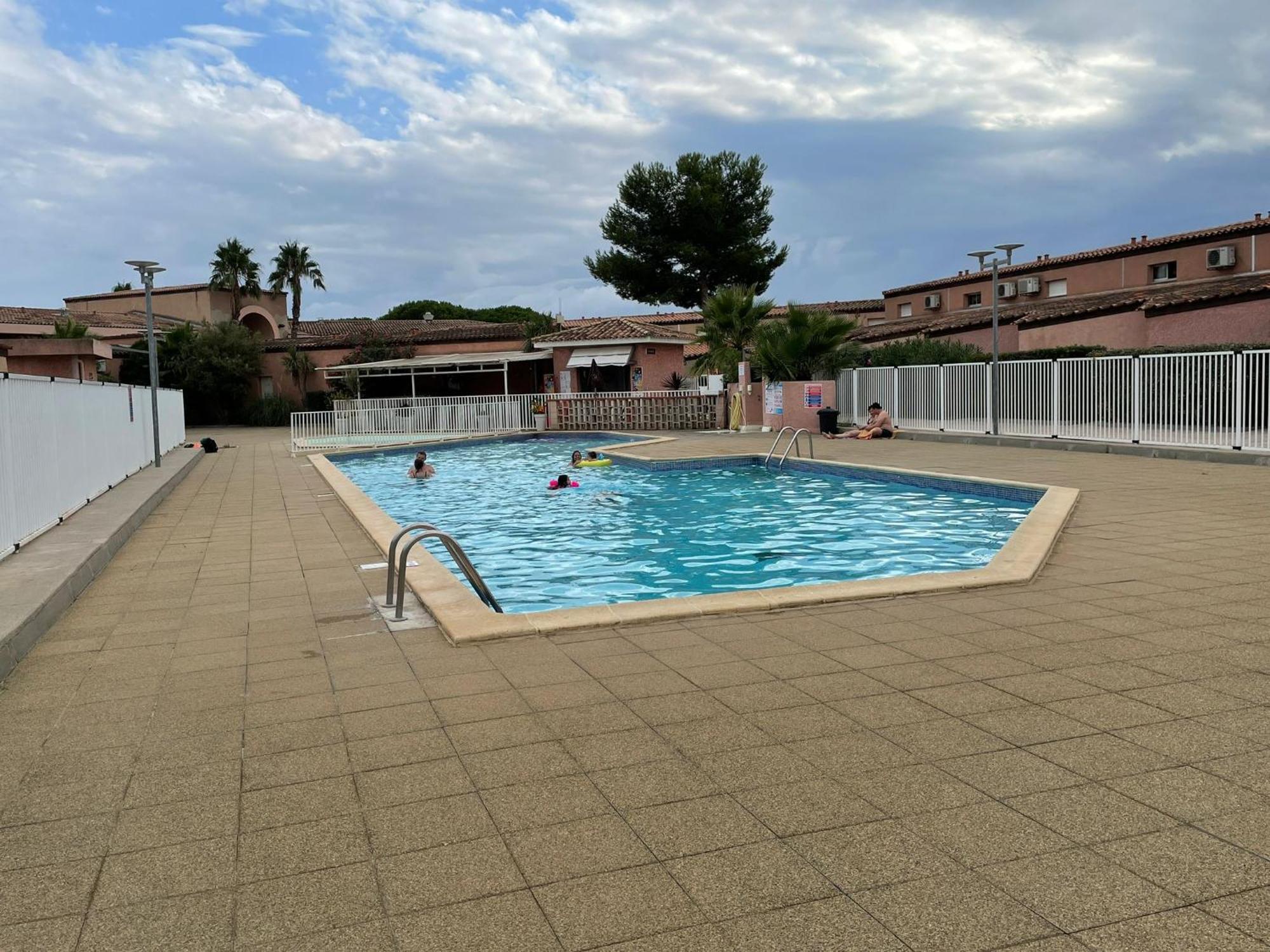 Villa 2 Etoiles Proche Plage Et Commerces Saint-Cyprien  Zimmer foto